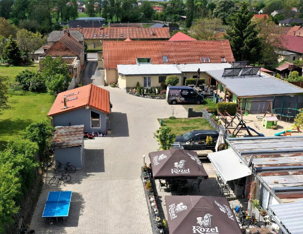 Penzion Kotvas Milovice  Luaran gambar