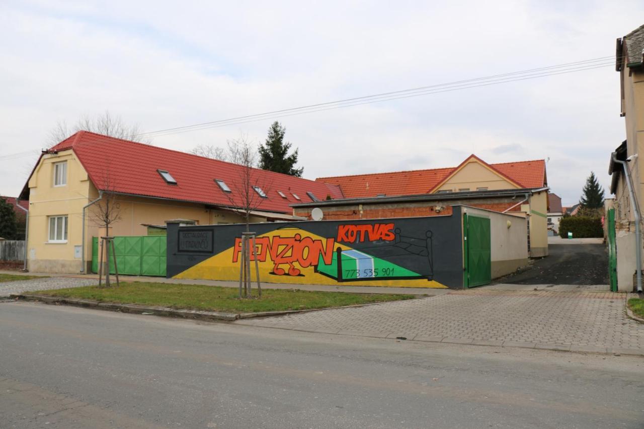 Penzion Kotvas Milovice  Luaran gambar
